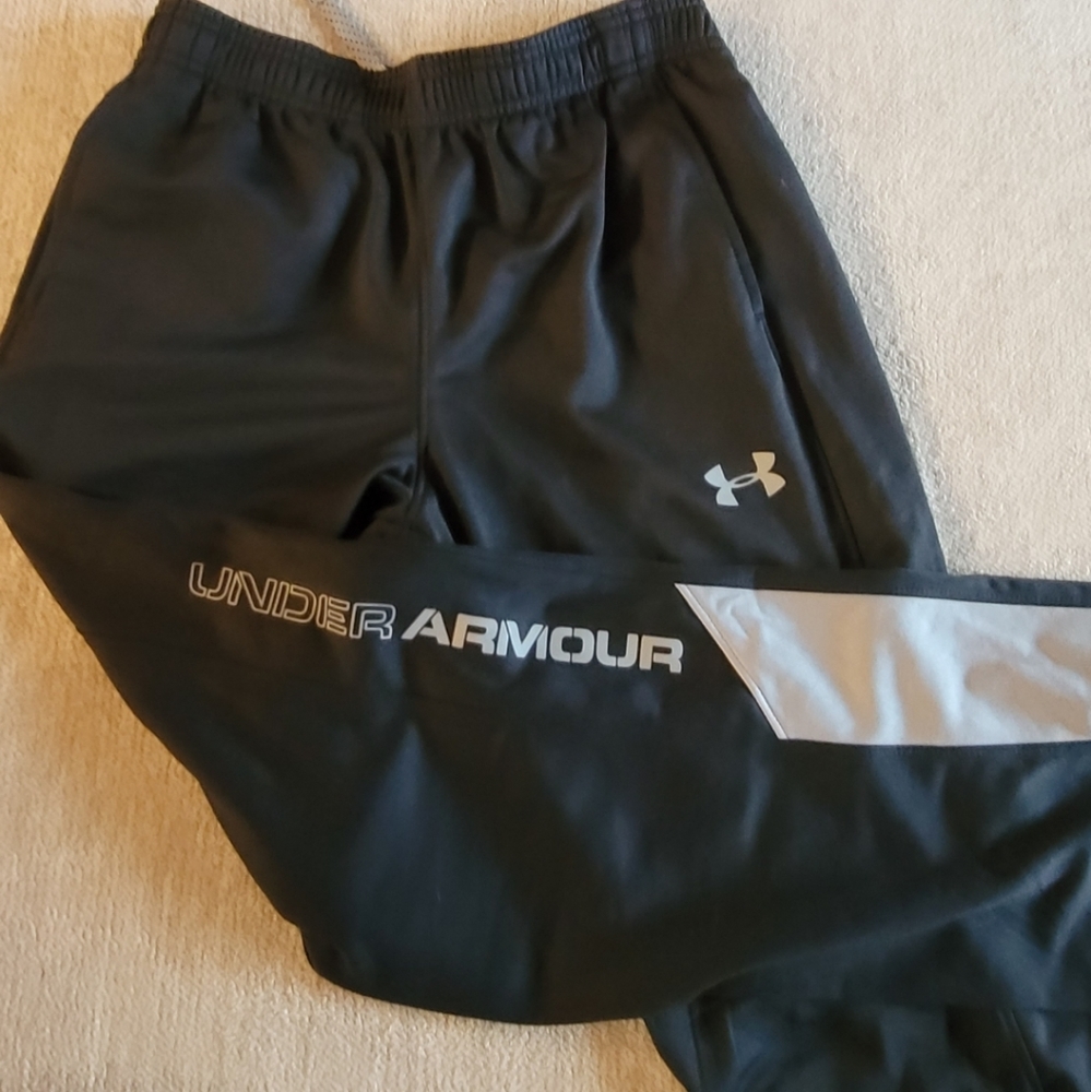 Under armour boys athletic pants size smalll